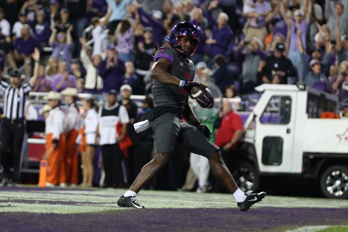 TCU Horned Frogs wide receiver Savion Williams (3) catches a touchdown against Oklahoma State Cowboys in the second quarter at Amon G. Carter Stadium.