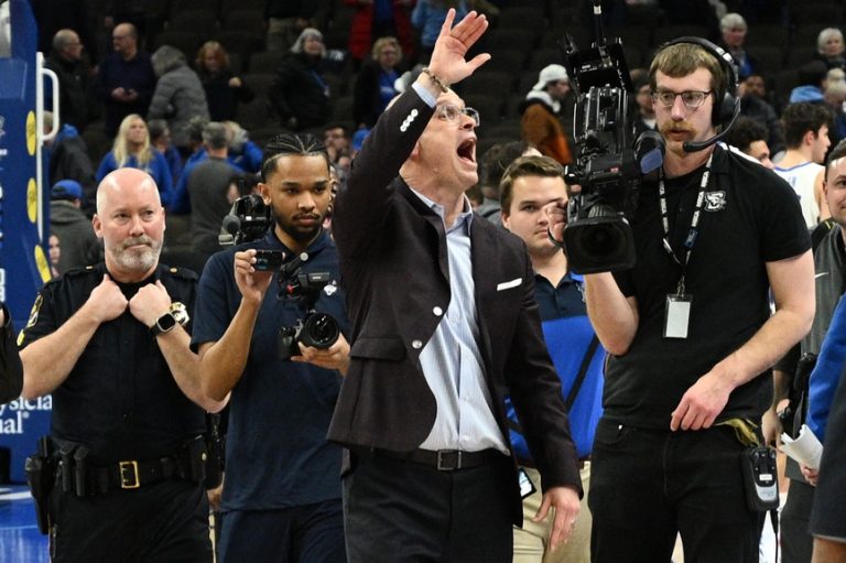 ‘Two Rings, Baldy’ — Dan Hurley Claps Back at Fans Who Ruthlessly Trolled Him for Hours