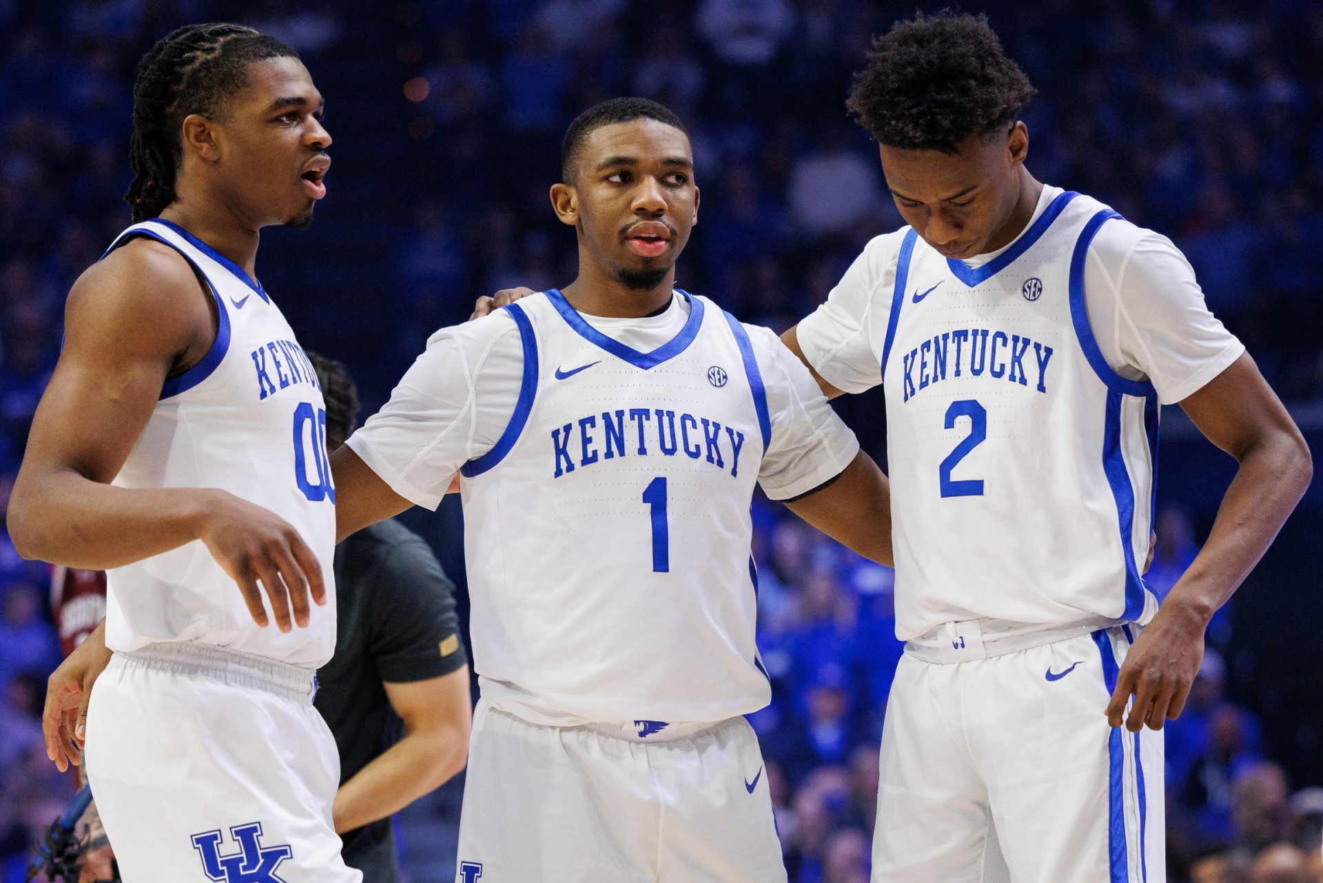 Kentucky Wildcats guard Lamont Butler (1) huddles up with guard Otega Oweh (00) and guard Jaxson Robinson (2) before the game against the South Carolina Gamecocks at Rupp Arena at Central Bank Center.