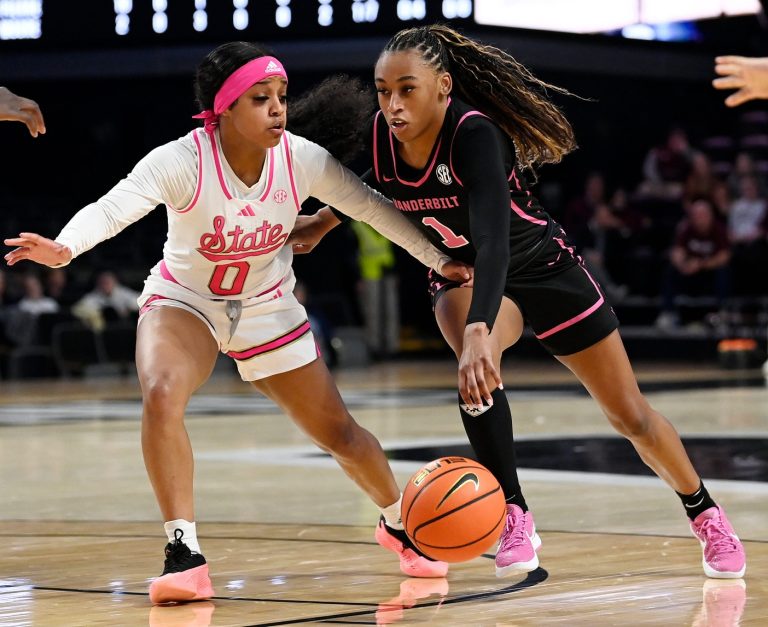 Vanderbilt's Mikayla Blakes delivered an insane performance, dropping 30 of her record-setting 55 points in the final stretches of the 4th quarter and overtime.