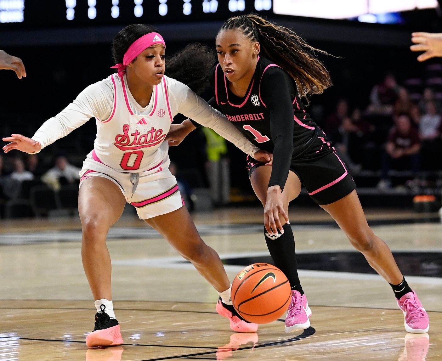Vanderbilt's Mikayla Blakes delivered an insane performance, dropping 30 of her record-setting 55 points in the final stretches of the 4th quarter and overtime.