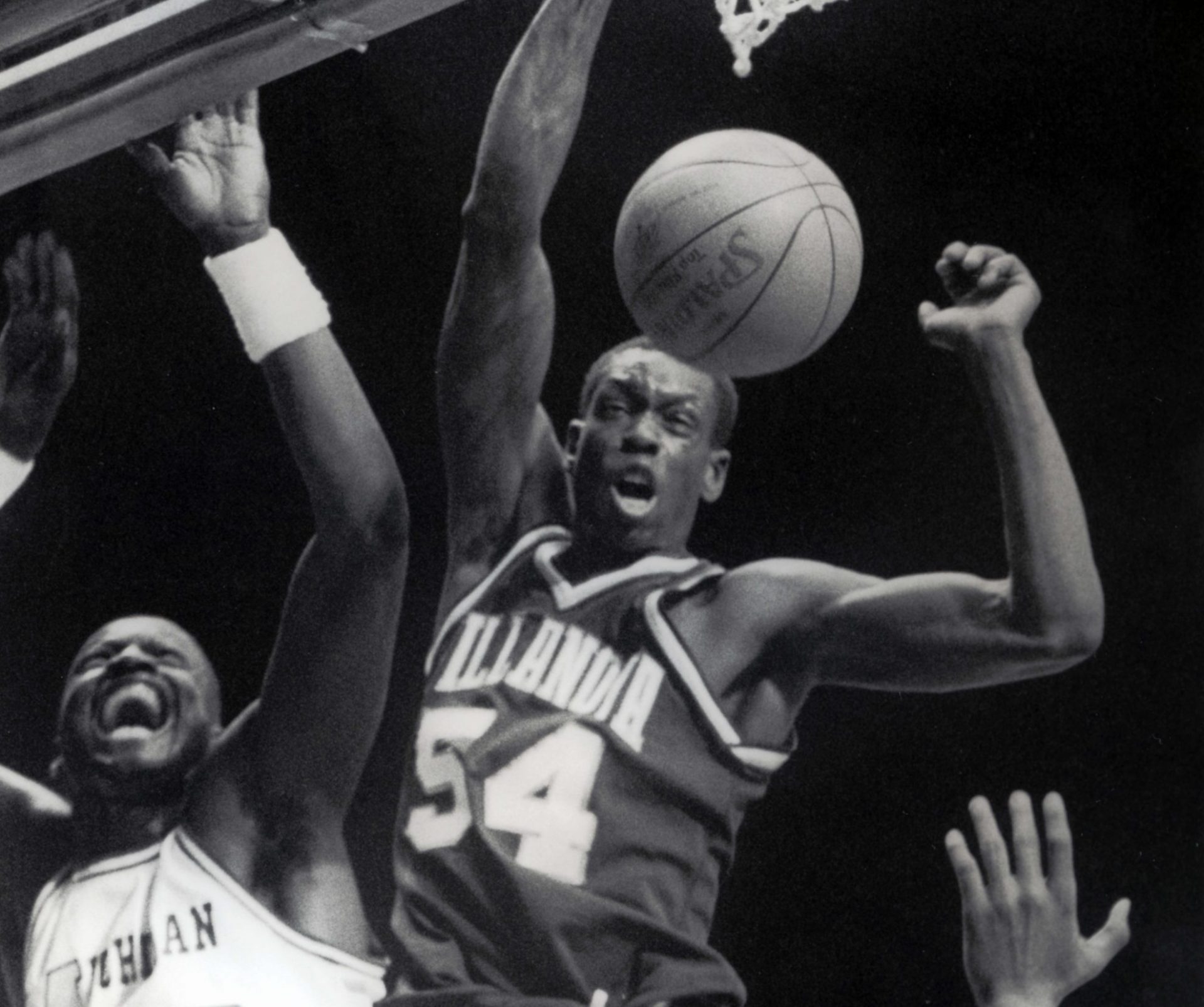 Villanova Wildcats center Ed Pinckney (54) dunks the ball against the Michigan Wolverines.