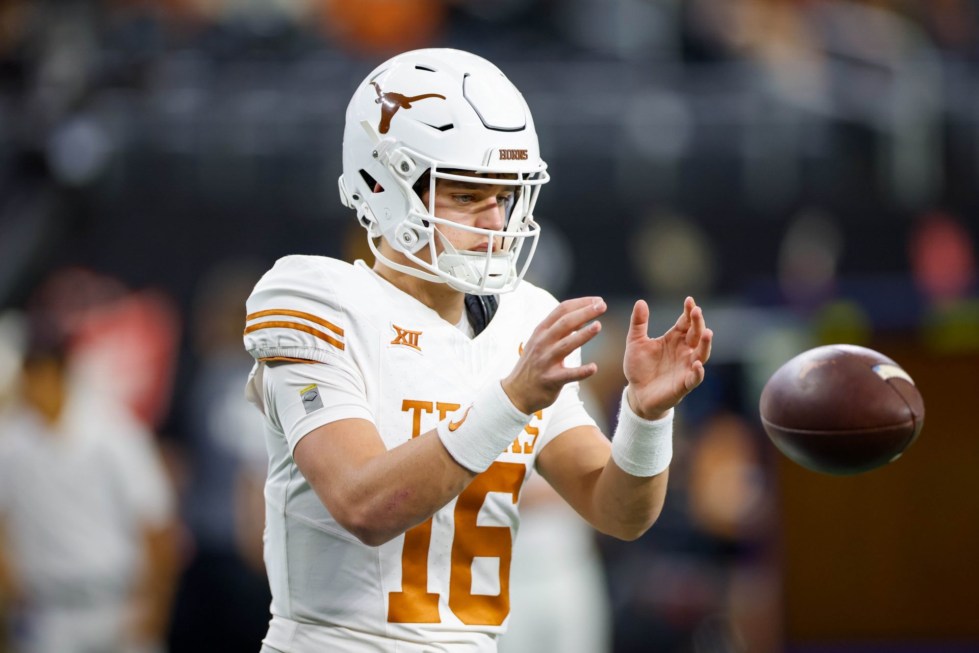 Texas legend Chris Simms is all-in on Arch Manning leading the Longhorns' offense. Here's why all eyes are on the rising star.