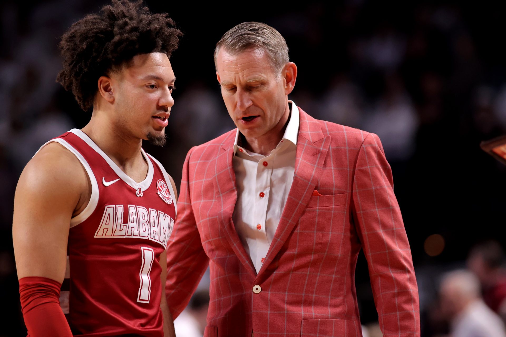 Alabama Crimson Tide head coach Nate Oates talks with Alabama Crimson Tide guard Mark Sears (1) prior to the game against the Texas A&M Aggies at Reed Arena.