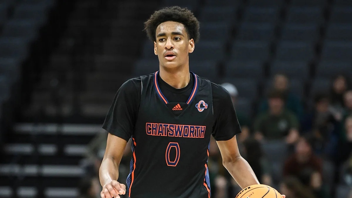 Alijah Arenas, a USC Trojans basketball commit, shows his connection to Southern California with impromptu postgame autograph signing.