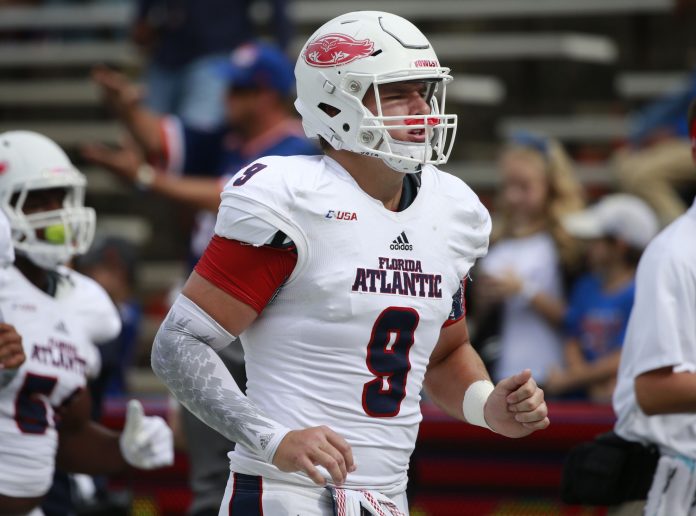 Florida Atlantic Owls defensive end Trey Hendrickson (9) prior to the game against the Florida Gators at Ben Hill Griffin Stadium.