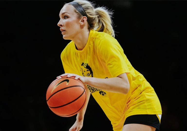 "This is why you looked different": Iowa's Jada Gyamfi hypes teammate Kylie Feuerbach after she shows off hairstyle