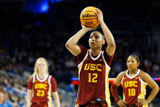 USC HC Lindsay Gottlieb makes heartwarming remarks for JuJu Watkins after B1G Player of the Year award