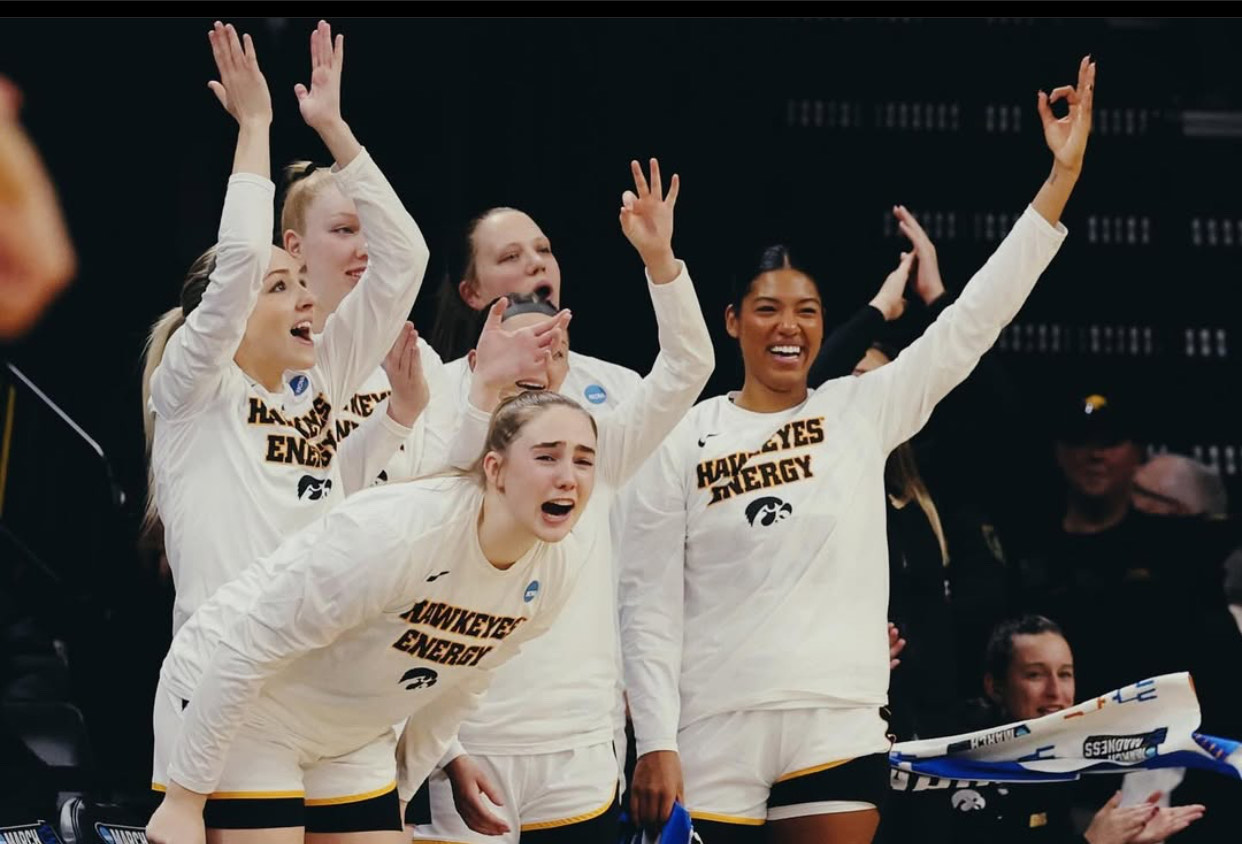 WATCH: Iowa's Kylie Feuerbach & Jada Gyamfi play a fun pop quiz game in latest TikTok video