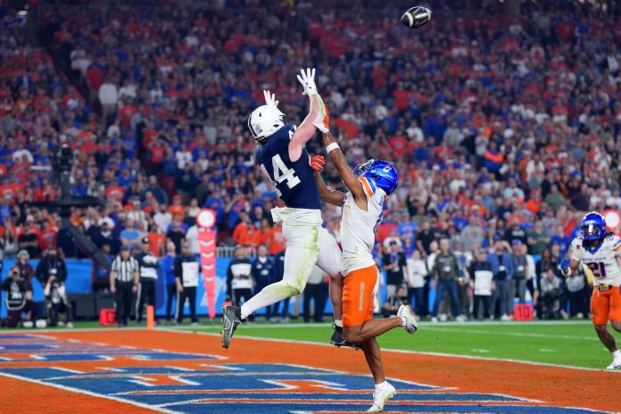 Penn State Nittany Lions tight end Tyler Warren (44) makes a touchdown catch against the Boise State Broncos during the second half in the Fiesta Bowl at State Farm Stadium.