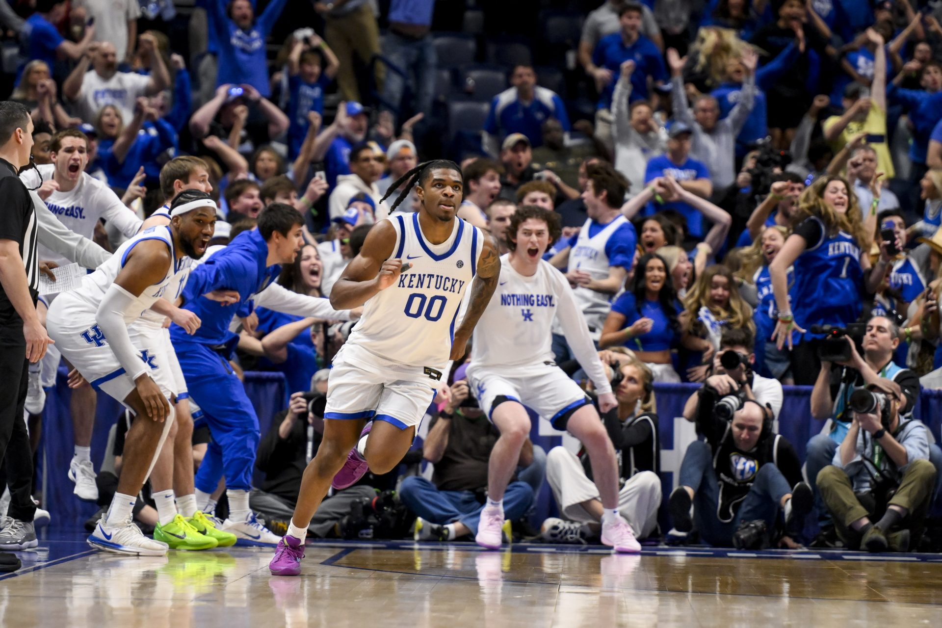 Kentucky Wildcats guard Otega Oweh (00) reacts after hitting the game winner as time runs out against the Oklahoma Sooners during the second half at Bridgestone Arena.