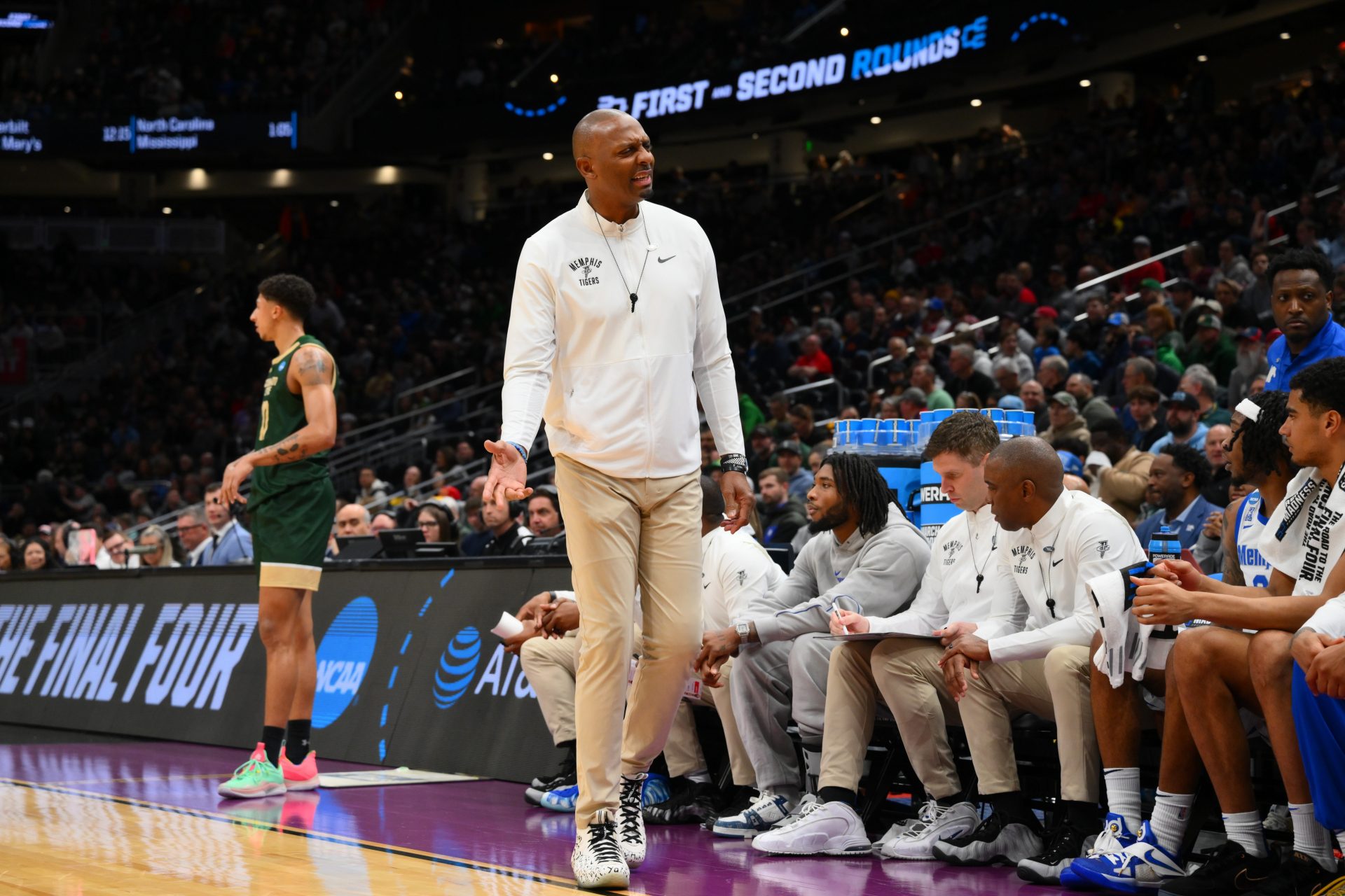 Memphis Tigers head coach Penny Hardaway reacts during the first half against Colorado State Rams at Climate Pledge Arena.