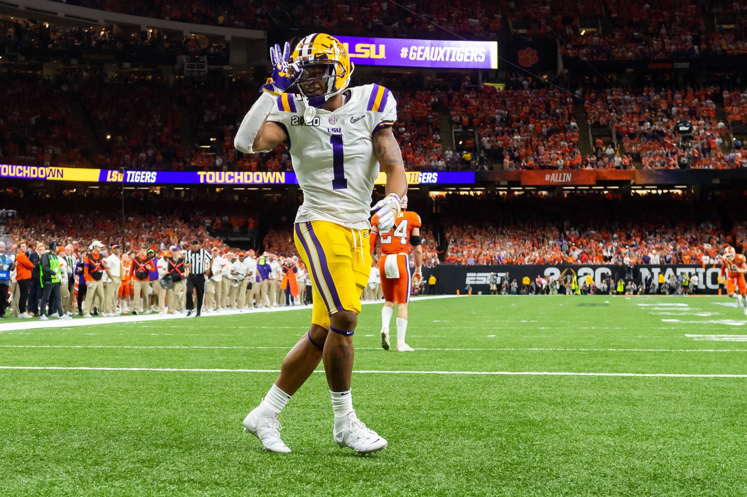 Ja'Marr Chase scores a touchdown as The LSU Tigers take on The Clemson Tigers in the 2020 College Football Playoff National Championship. Monday, Jan. 13, 2020.