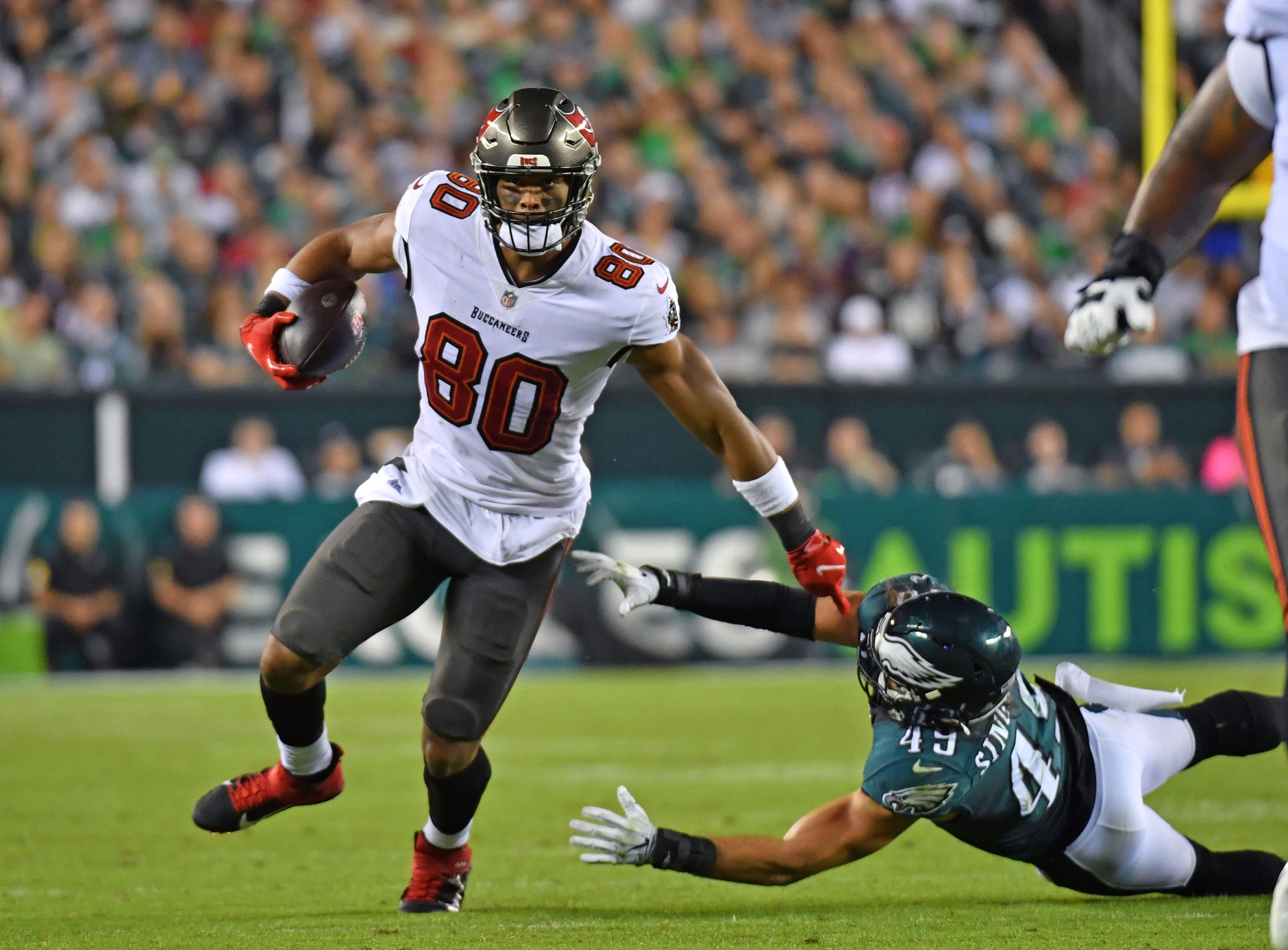 Tampa Bay Buccaneers tight end O.J. Howard (80) gets past tackle by Philadelphia Eagles outside linebacker Alex Singleton (49) during the second quarter at Lincoln Financial Field.