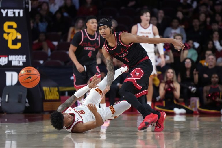 Southern California Trojans guard Boogie Ellis (5) and Eastern Washington Eagles guard Mason Williams (2) battle for the ball in the first half at Galen Center. Mandatory Credit: Kirb