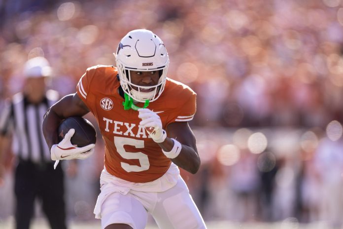 Texas Longhorns wide receiver Ryan Wingo (5) runs the ball against the Kentucky Wildcats during the first quarter