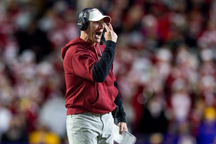 Oklahoma Sooners head coach Brent Venables reacts to a play against the LSU Tigers during the first quarter at Tiger Stadium.