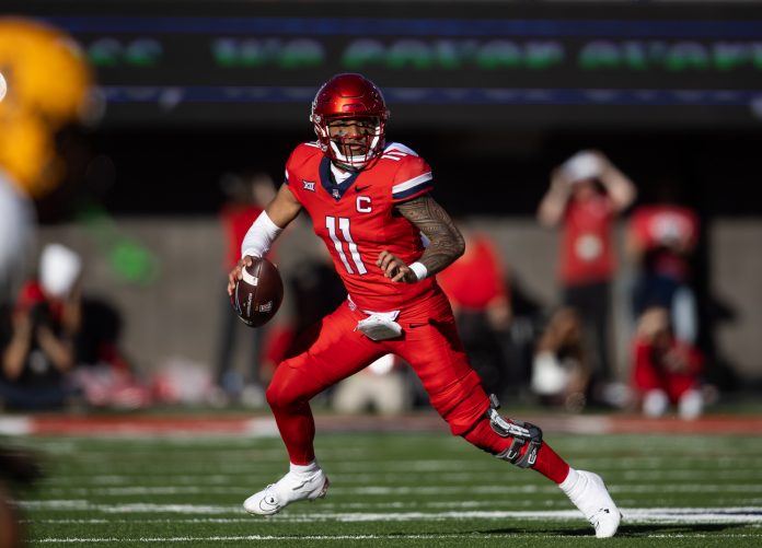 Arizona Wildcats quarterback Noah Fifita (11) against the Arizona State Sun Devils during the Territorial Cup at Arizona Stadium.