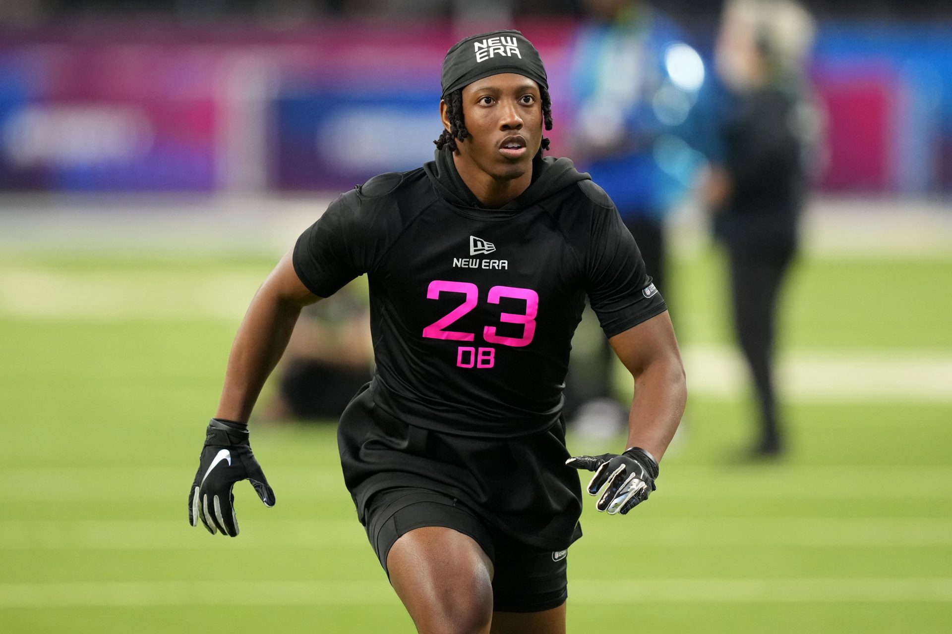 Oregon defensive back Jabbar Muhammad (DB23) participates in drills during the 2025 NFL Combine at Lucas Oil Stadium.