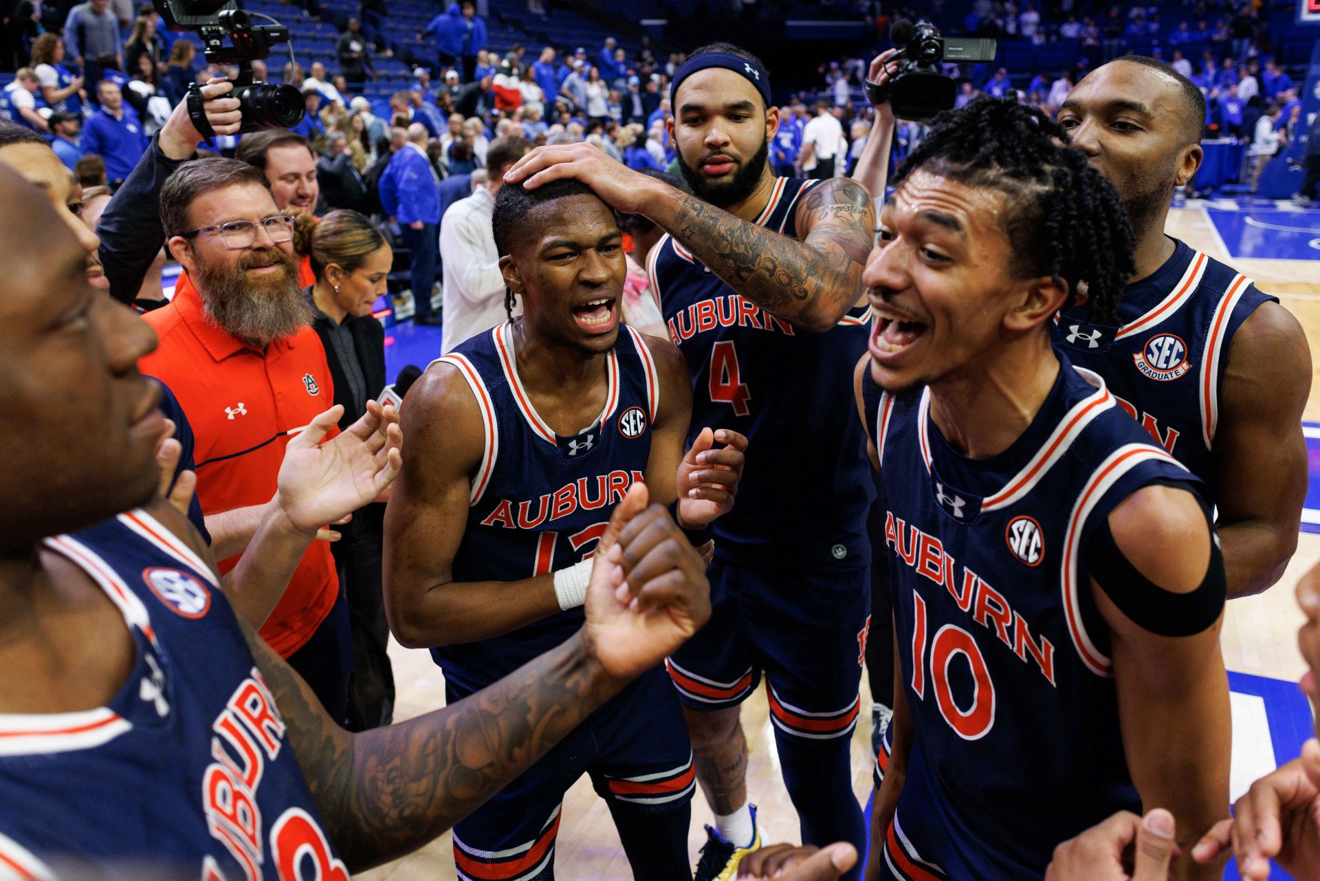 Auburn Tigers forward Johni Broome (4) congratulates guard Miles Kelly (13) after he scored 30 points in the game against the Kentucky Wildcats at Rupp Arena at Central Bank Center.