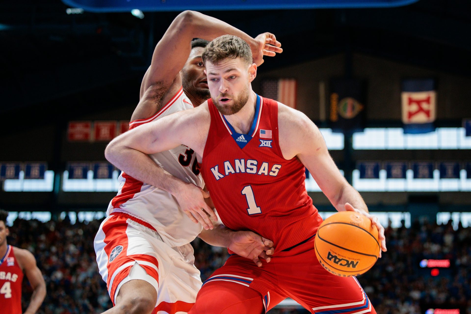 Kansas Jayhawks center Hunter Dickinson (1) drives to the basket during the second half against the Arizona Wildcats at Allen Fieldhouse.