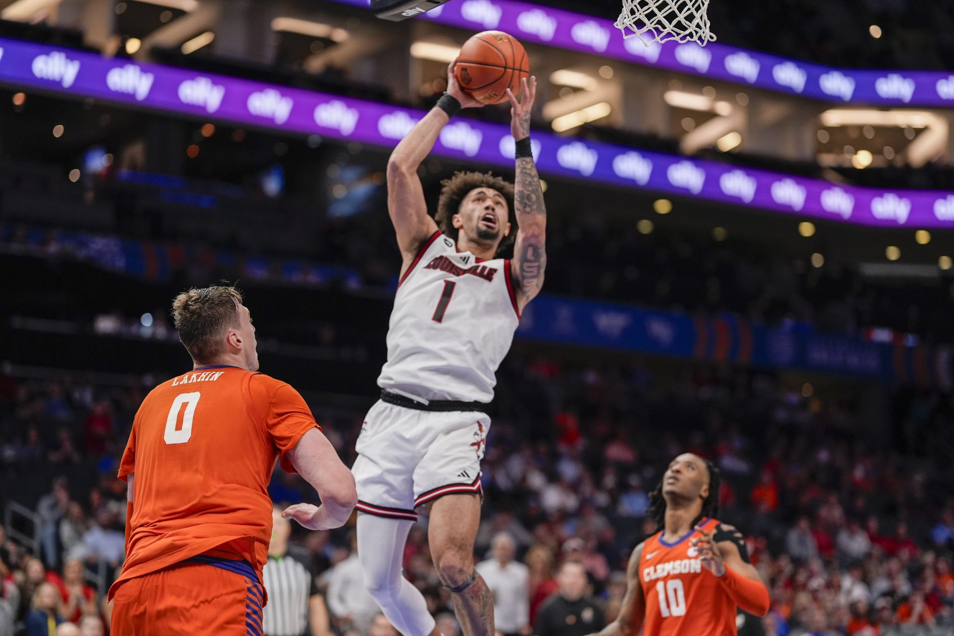 Louisville Cardinals guard J'Vonne Hadley (1) goes to the basket against the Clemson Tigers during the second half at Spectrum Center.