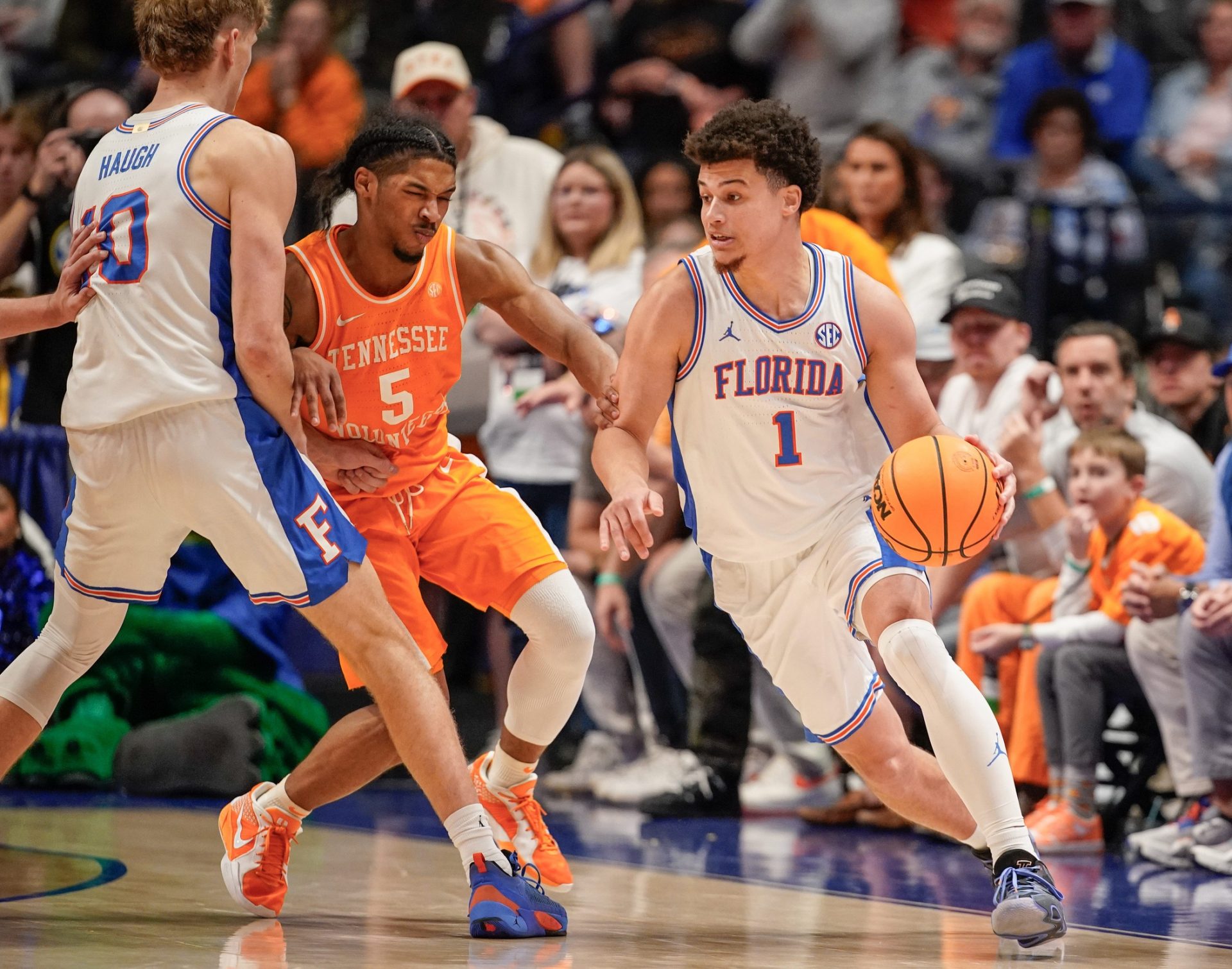 Florida guard Walter Clayton Jr. (1) gets around Tennessee guard Zakai Zeigler (5) during the second half of the Southeastern Conference tournament championship at Bridgestone Arena in Nashville, Tenn., Sunday, March 16, 2025.