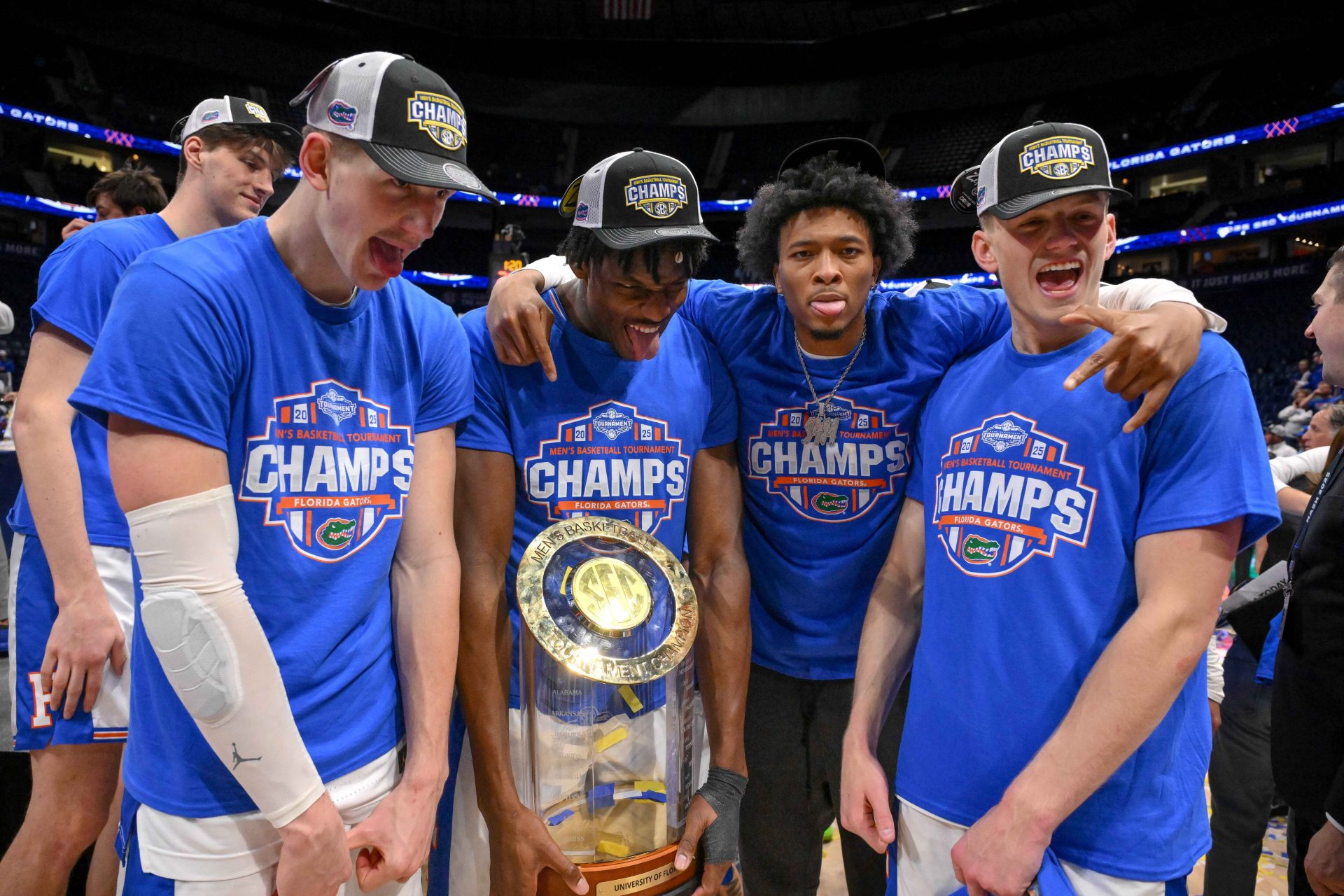 Florida Gators celebrate the win against the Tennessee Volunteers at the 2025 SEC Championship Game at Bridgestone Arena