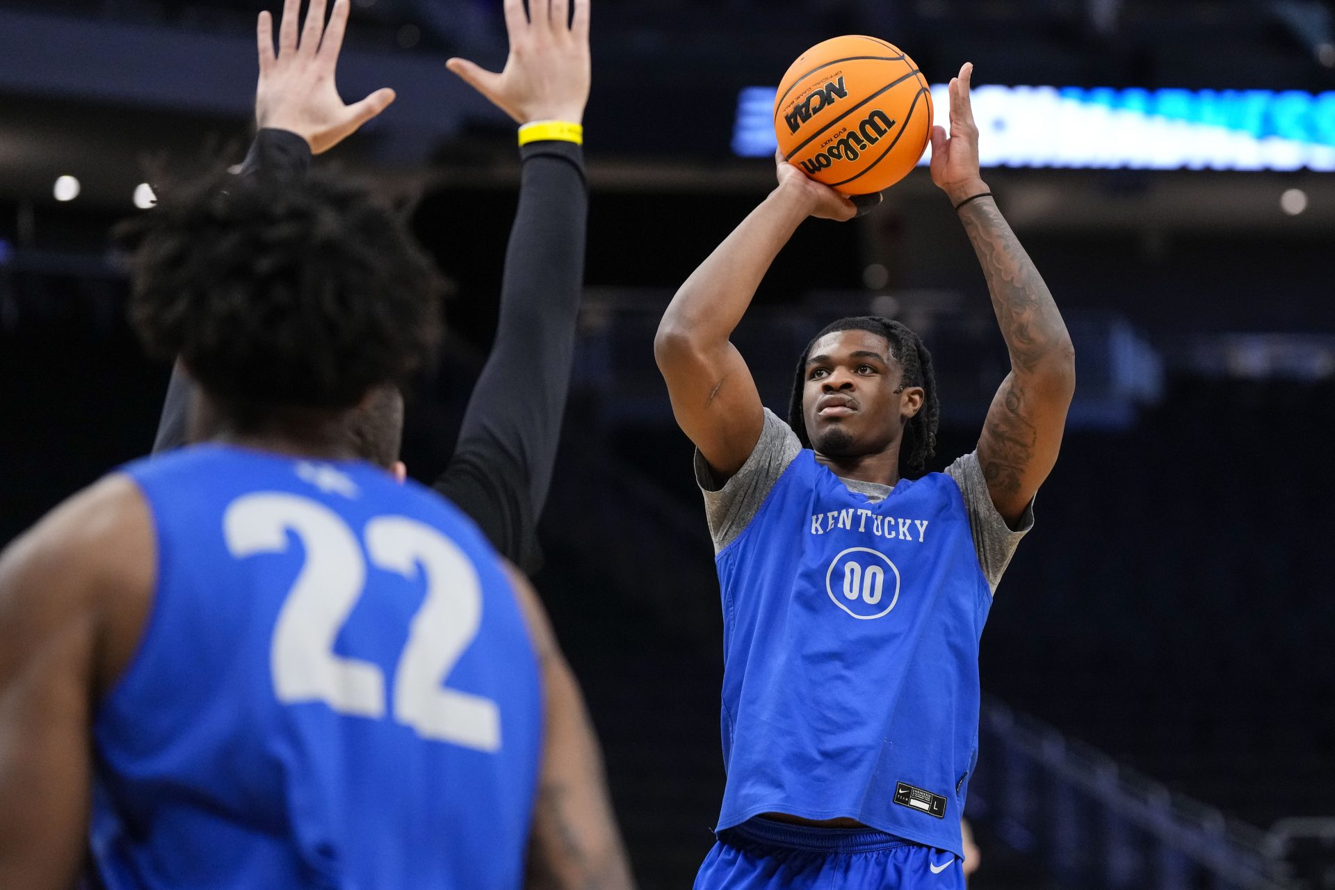 Kentucky Wildcats guard Otega Oweh (0) shoots during NCAA Tournament First Round Practice at Fiserv Forum.