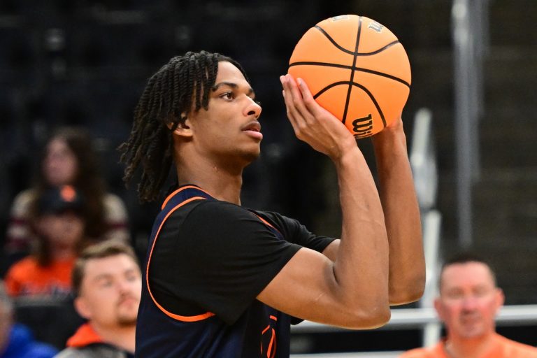 Illinois Fighting Illini forward Carey Booth (0) works out during NCAA Tournament First Round Practiceat Fiserv Forum.