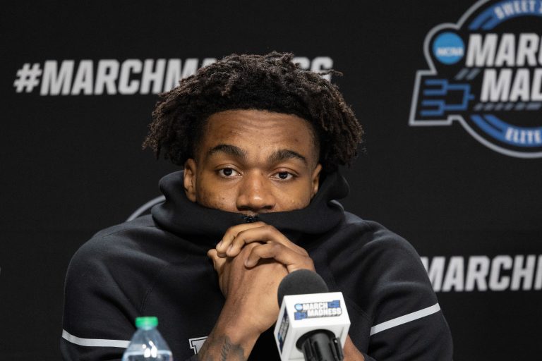 Who Are Amari Williams’ Brothers? A Look Into the Family of Kentucky’s 7-Foot Center