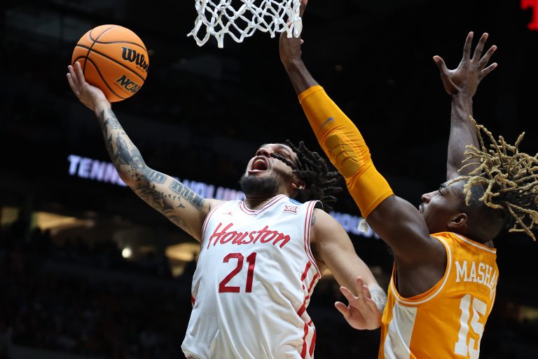 Tennessee Sets NCAA Tournament Record for Lowest First-Half Points by a Top 2 Seed
