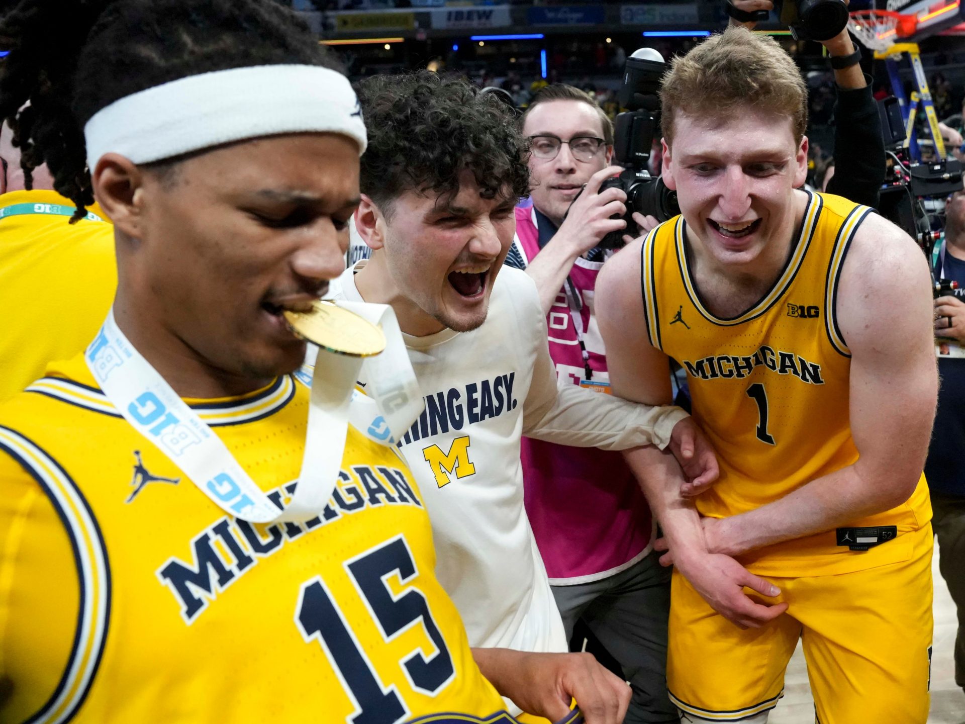 Michigan Wolverines players react after they defeat the Wisconsin Badgers during the 2025 TIAA Big Ten Men’s Basketball Tournament final game on Sunday, March 16, 2025, at Gainbridge Fieldhouse in Indianapolis. Michigan defeated Wisconsin 59-53.