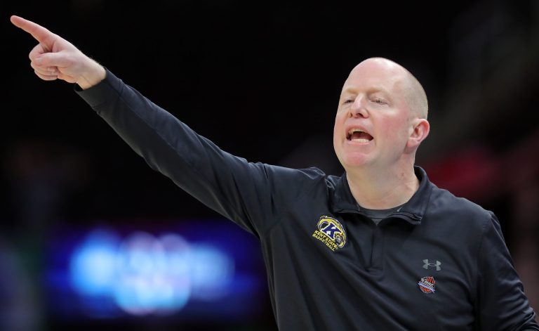 Kent State Golden Flashes coach Rob Senderoff calls out to his players during the second half of a Mid-American Conference Tournament quarterfinal
