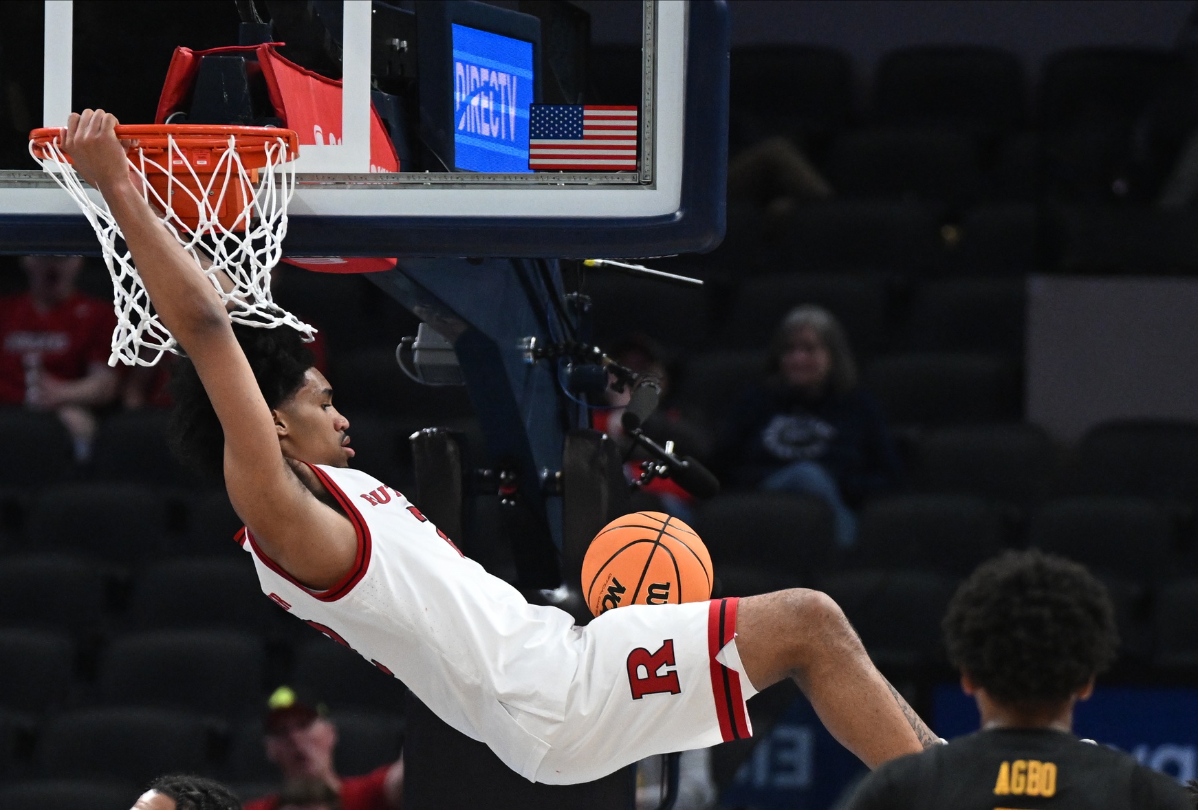 Rutgers Scarlet Knights guard Dylan Harper (2) dunks the ball past USC Trojans forward Saint Thomas (0) during the second half at Gainbridge Fieldhouse.