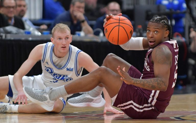 Southern Illinois Salukis guard Lance Jones (5) pulls a loose ball away from Drake Bulldogs guard Garrett Sturtz (3) during the second half at Enterprise Center.