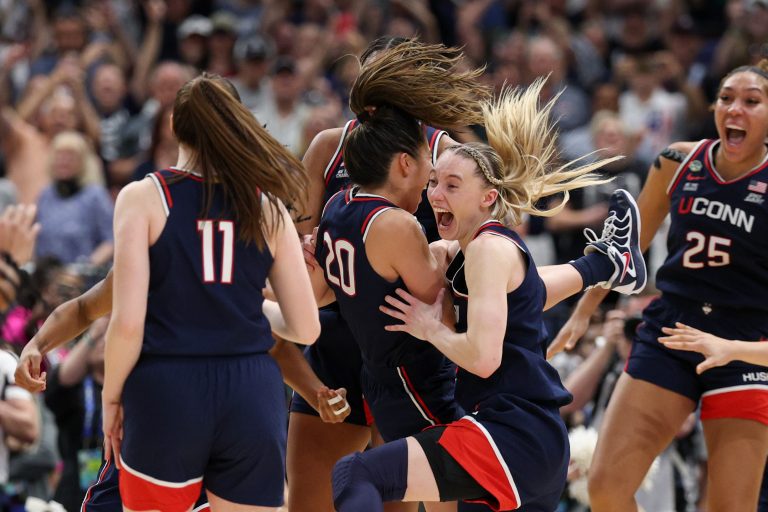 Connecticut Huskies guard Paige Bueckers (5) celebrates with her teammates after winning the national championship of the women's 2025 NCAA tournament against the South Carolina Gamecocks at Amalie Arena.