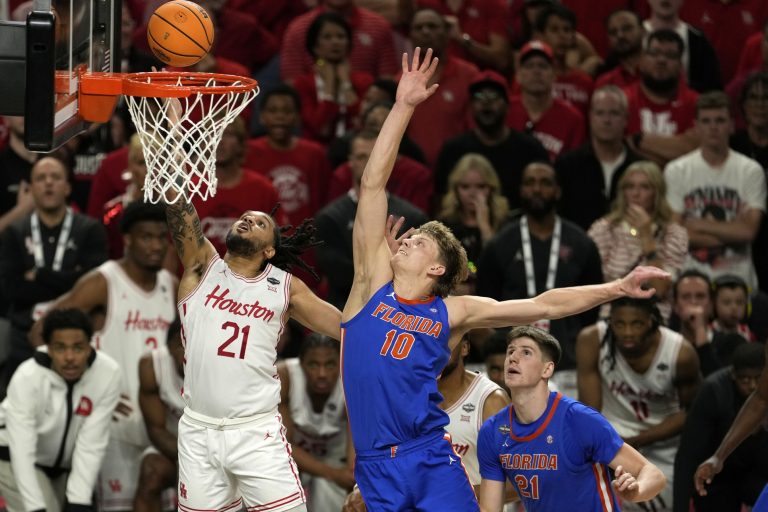 Houston Cougars guard Emanuel Sharp (21) shoots the ball over Florida Gators forward Thomas Haugh (10) during the second half in the national championship game of the Final Four of the 2025 NCAA Tournament at the Alamodome.
