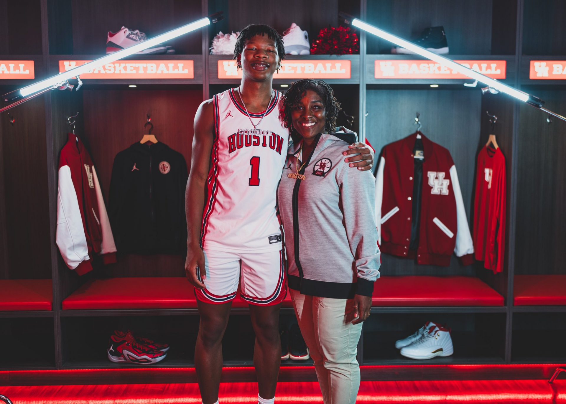 Who Are Shelton Henderson’s Parents? A Look at the Five-Star Commit's Family