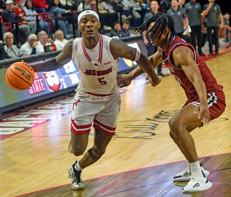 Jax State's Jaron Pierre Jr. drives to the basket as New Mexico State's Jaden Harris defends during college basketball action in Jacksonville, Alabama February 20, 2025. Jax State fell to New Mexico State 61-52. (Dave Hyatt / Hyatt Media LLC)