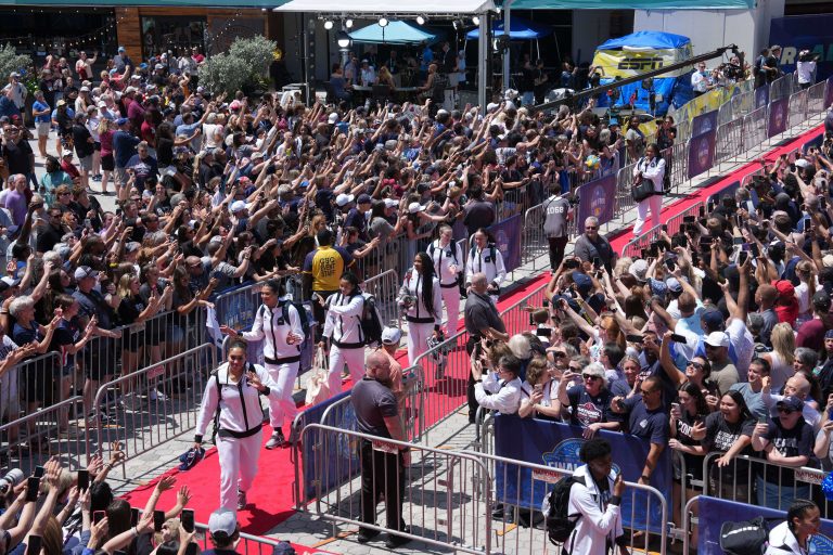 UConn Huskies players arrive on the red carpet during the national championship of the women's 2025 NCAA tournament at Amalie Arena.