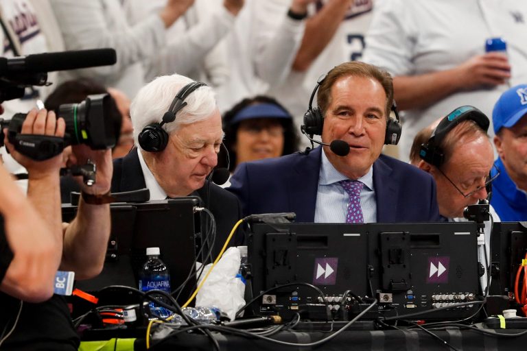 Jim Nantz gets emotional as Houston stuns Duke in Final Four comeback, marking their first title game since 1984. A full-circle moment.