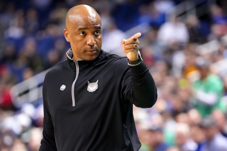 Kennesaw State Owls head coach Amir Abdur-Rahim instructs the team in the first half of a first-round college basketball game between the Kennesaw State Owls and the Xavier Musketeers