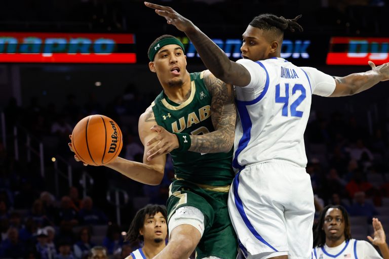 UAB Blazers forward Yaxel Lendeborg (3) looks to pass as Memphis Tigers forward Dain Dainja (42) defends during the first half at Dickies Arena.