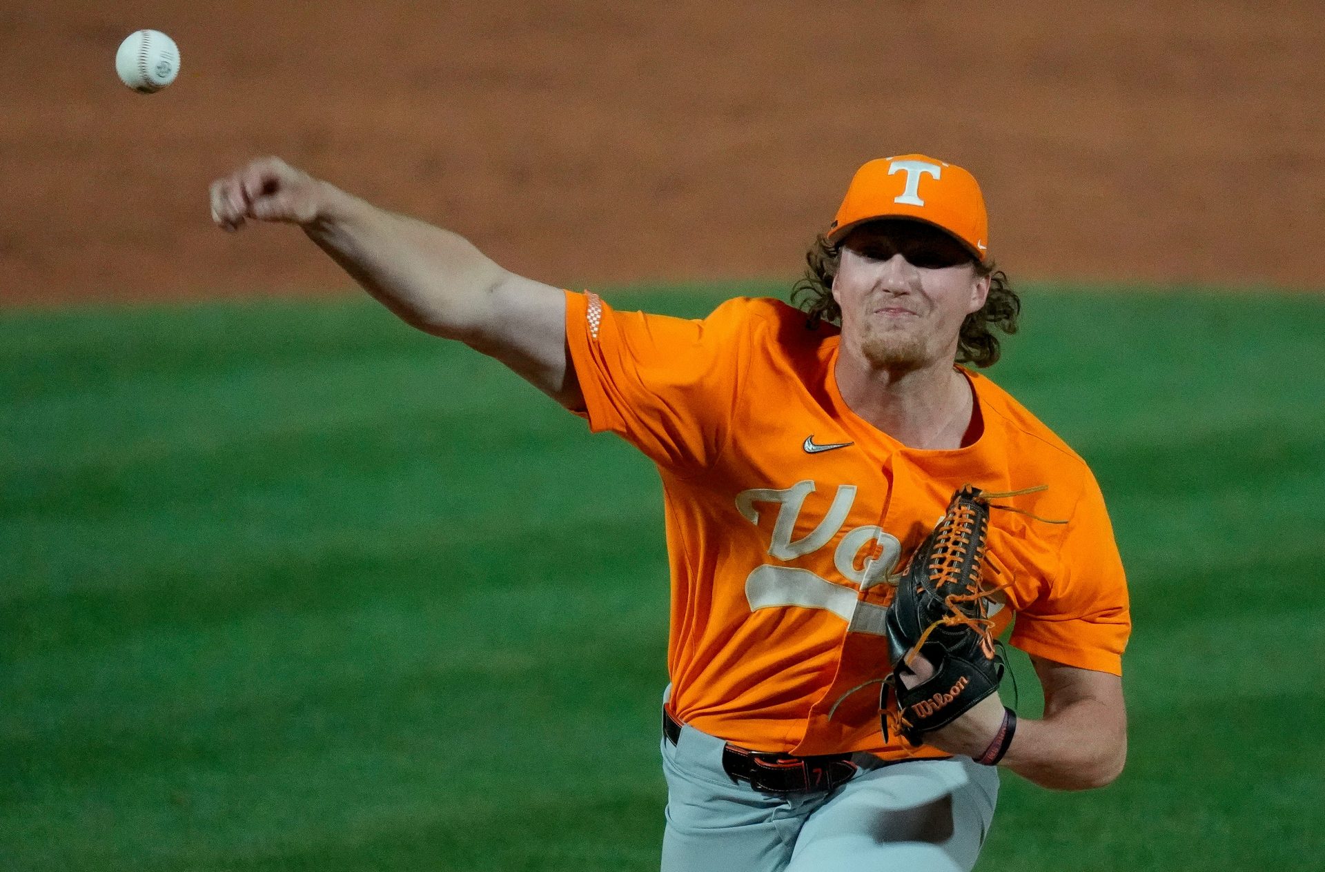 Tennessee pitcher Nate Snead (7) makes a pitch in relief during the second game of the series with Alabama at Sewell-Thomas Stadium.