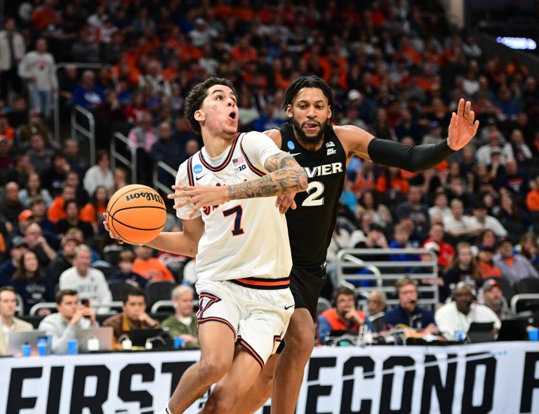 Illinois Fighting Illini forward Will Riley (7) drives to the hoop past Xavier Musketeers forward Jerome Hunter (2) during the second half at Fiserv Forum.