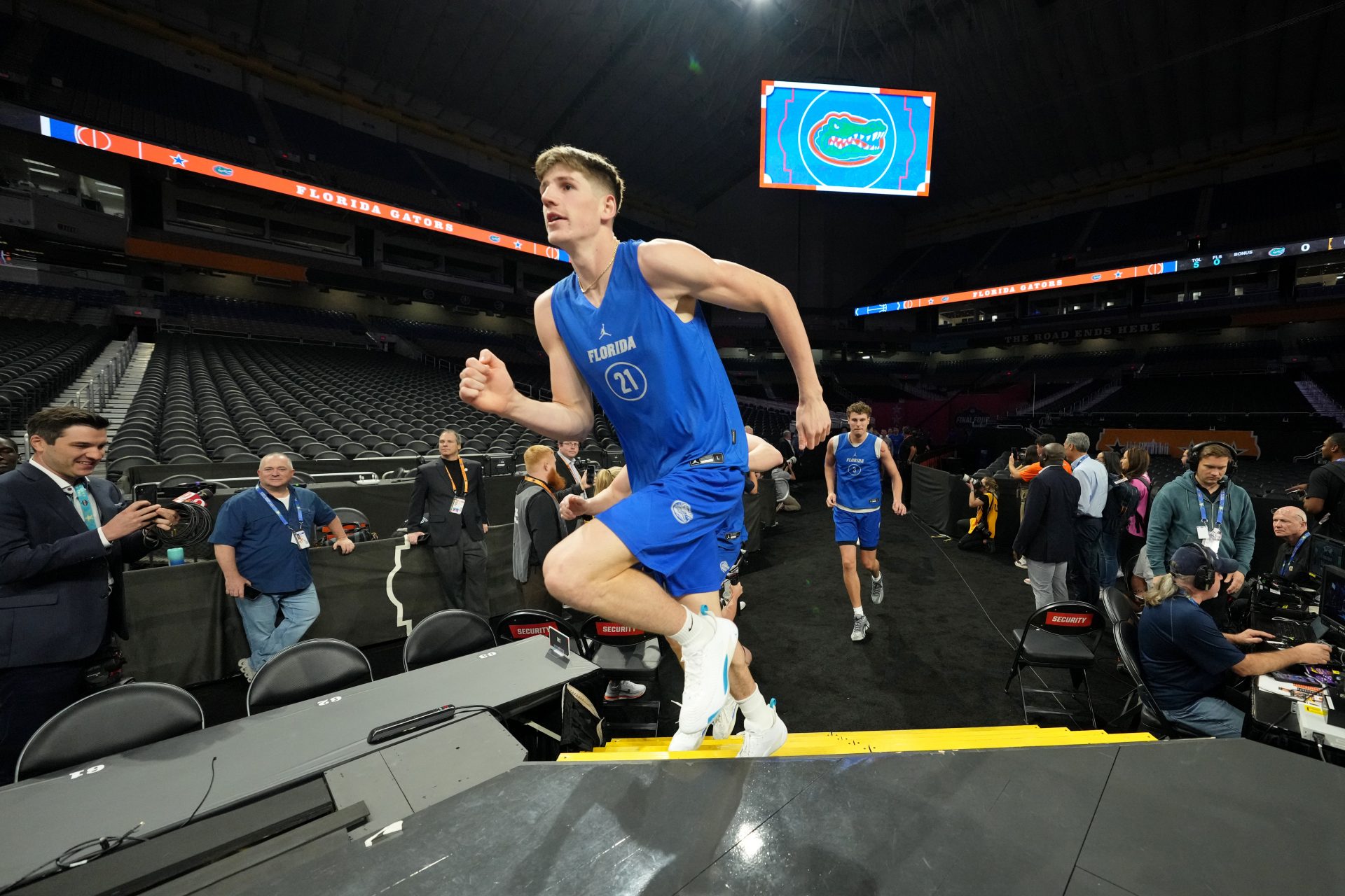 Florida and Houston clash for the NCAA title Monday. Get the latest injury updates, TV info, key stats, and standout performances from both Final Four thrillers