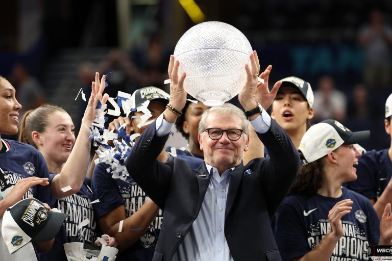 Connecticut Huskies head coach Geno Auriemma holds up the WBCA CoachesÕ trophy after the national championship of the women's 2025 NCAA tournament against the South Carolina Gamecocks at Amalie Arena.