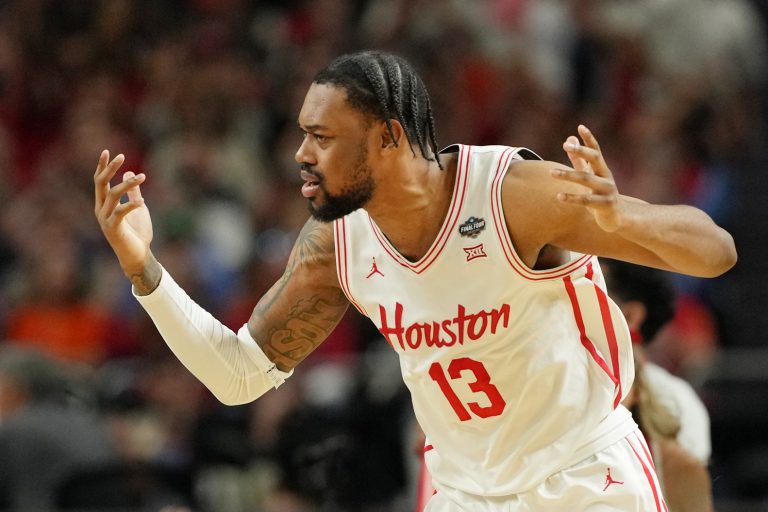 Houston Cougars forward J'Wan Roberts (13) reacts after a play against the Florida Gators during the second half of the national championship game of the Final Four of the 2025 NCAA Tournament at the Alamodome.