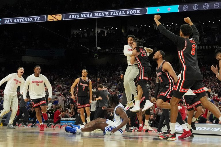 The Houston Cougars celebrates after their win against the Duke Blue Devils in a semifinal of the men's Final Four of the 2025 NCAA Tournament at the Alamodome.